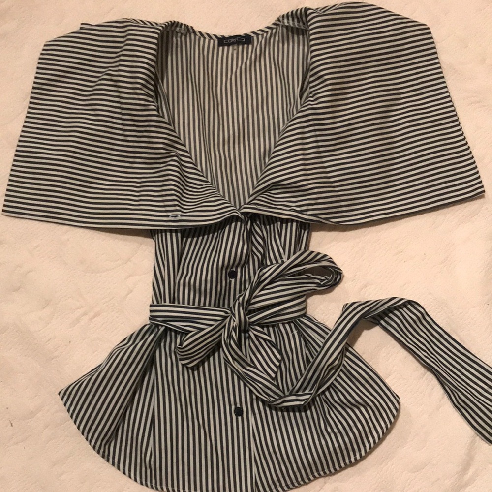 Pin-strip grey and white top